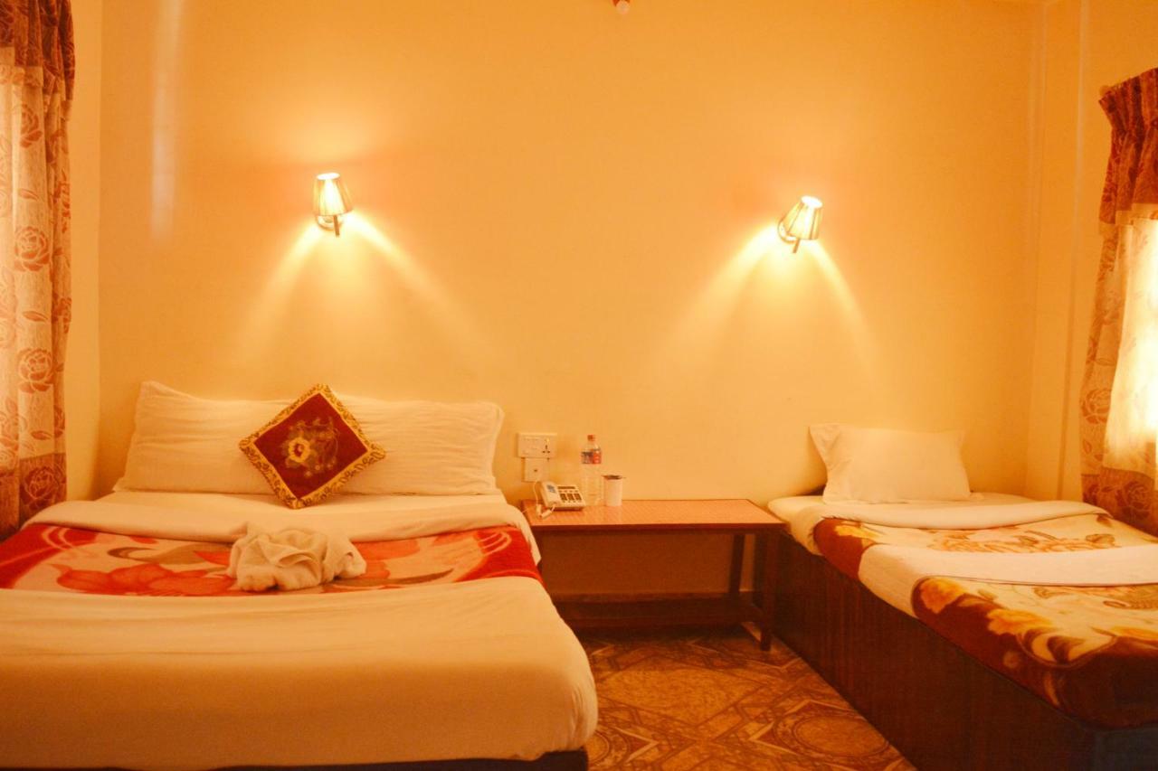 Hotel Direction Pokhara Exterior foto